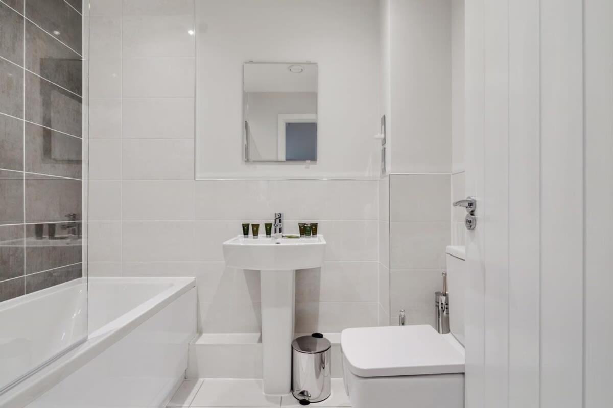 Beautiful 2 Bed Apartment In A Converted Mill Leeds  Ngoại thất bức ảnh